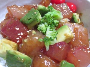 マグロ漬け　アボカド
