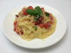トマトとバジルの冷製パスタ