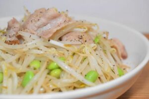 豚肉ともやしの炒め物