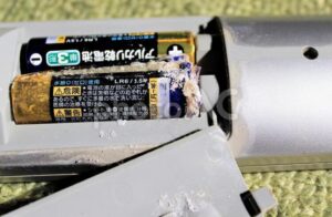 液漏れした電池