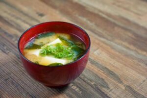 卵、豆腐、ネギ、わかめ