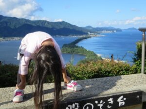 股のぞき