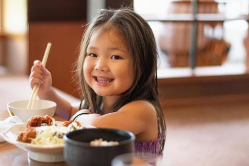 子供 ごはん 食べる