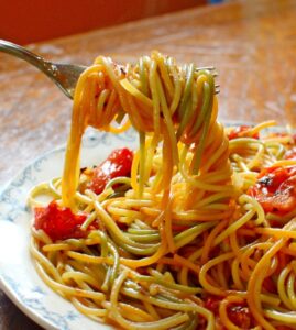 ピーマンとベーコンのパスタ