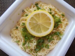 レモン　カップ焼きそば