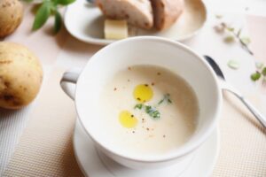 冷たいスープ　パン