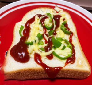 ピーマンたっぷりピザトースト