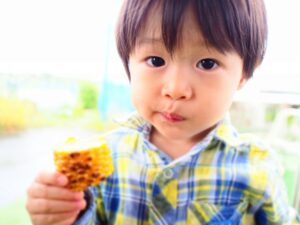 焼きとうもろこし 子供