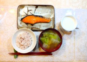 麦ごはん　焼き魚