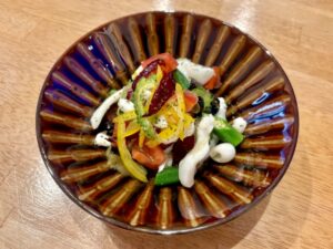夏野菜をマリネ盛り付け