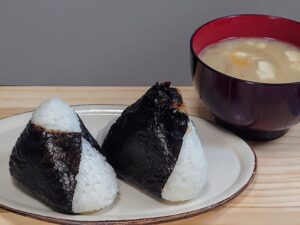おにぎり＋みそ汁